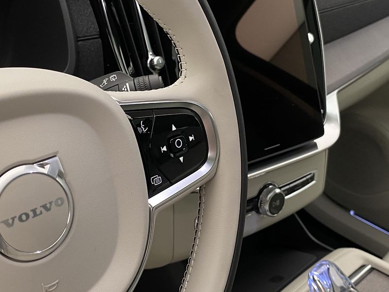Volvo XC90 (2026) T8 AWD RECHARGE DARK ULTRA - fotka 30 z 74