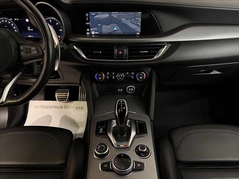 Alfa Romeo Stelvio VELOCE 154kW Q4 H&K LED R21 - fotka 18 z 41