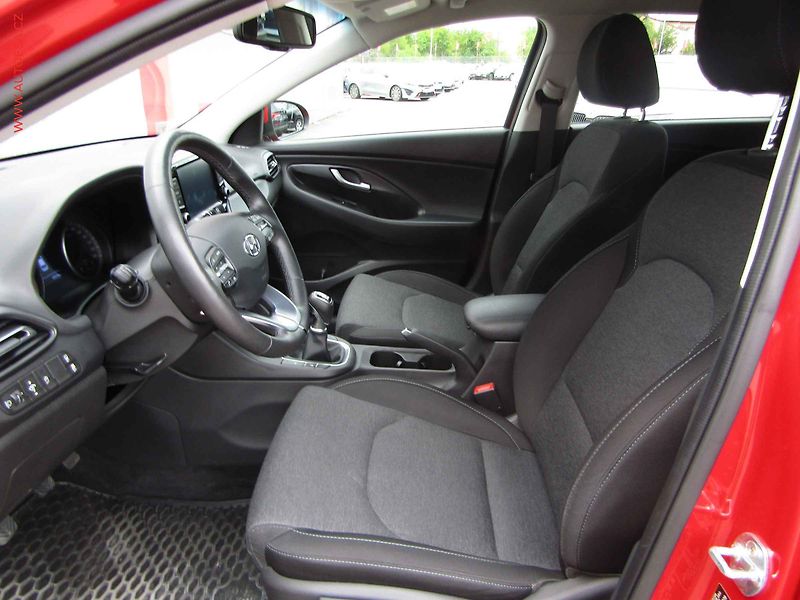 Hyundai i30 (2023) 1.0 T-GDi, ČR, Smart - fotka 9 z 17