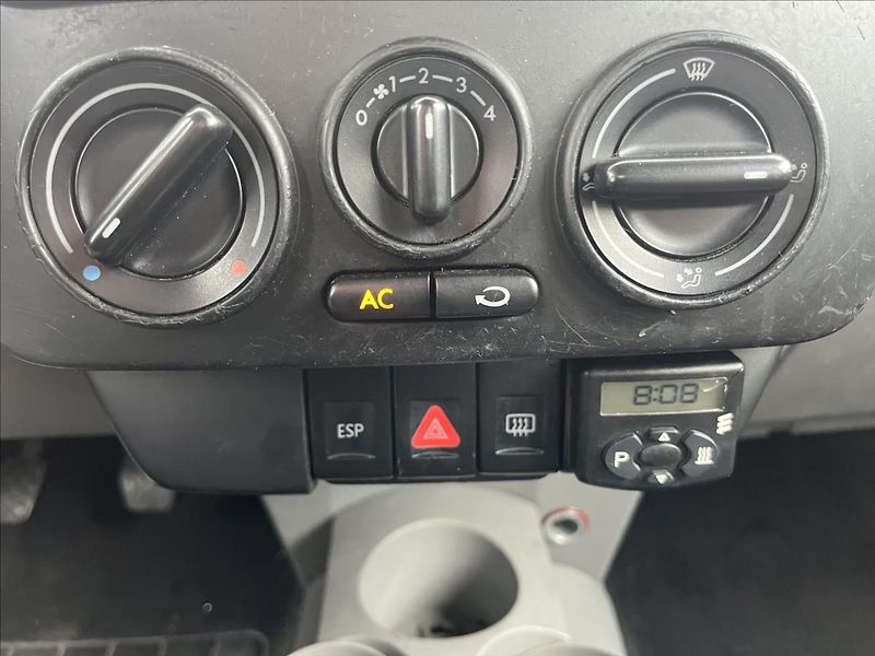 Volkswagen New Beetle 1,6 i STK 4/2028 EKO ZAPLACENO - fotka 15 z 28