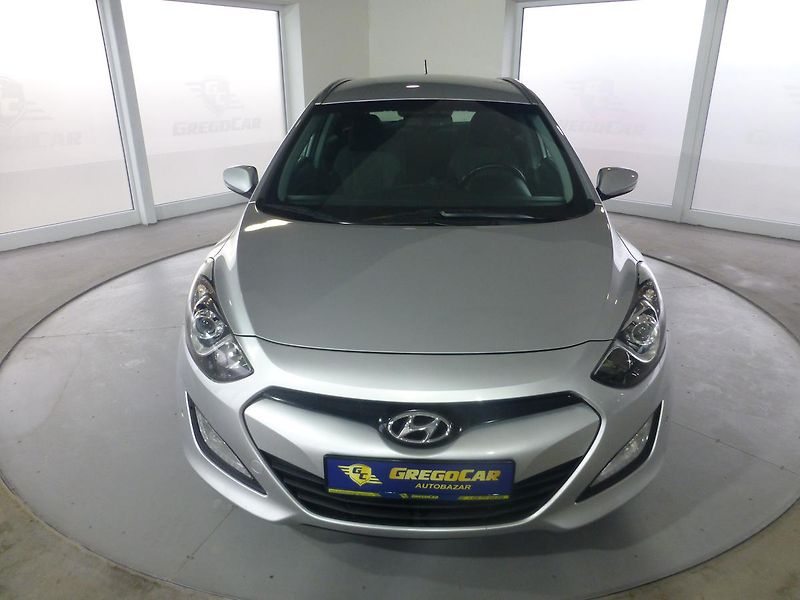 Hyundai i30 (2013) 1,6CRDI*ALU**VYHŘ.SED***KAMERA - fotka 2 z 25