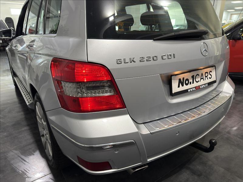 Mercedes-Benz GLK 2,2   220CDI AUTOMAT BI-XEN - fotka 27 z 31