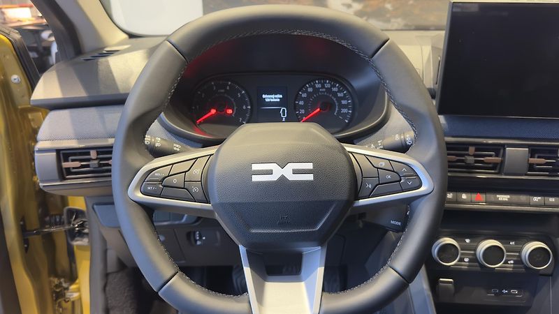 Dacia Sandero (2026) Stepway Expression TCe 110 - fotka 16 z 22