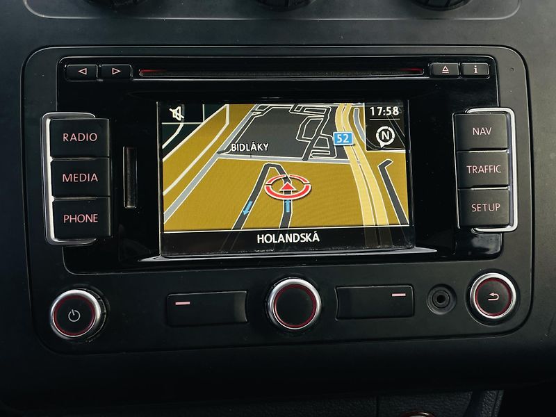 Volkswagen Touran 2.0TD MANUÁL 7MÍST SERVISKA - fotka 39 z 43