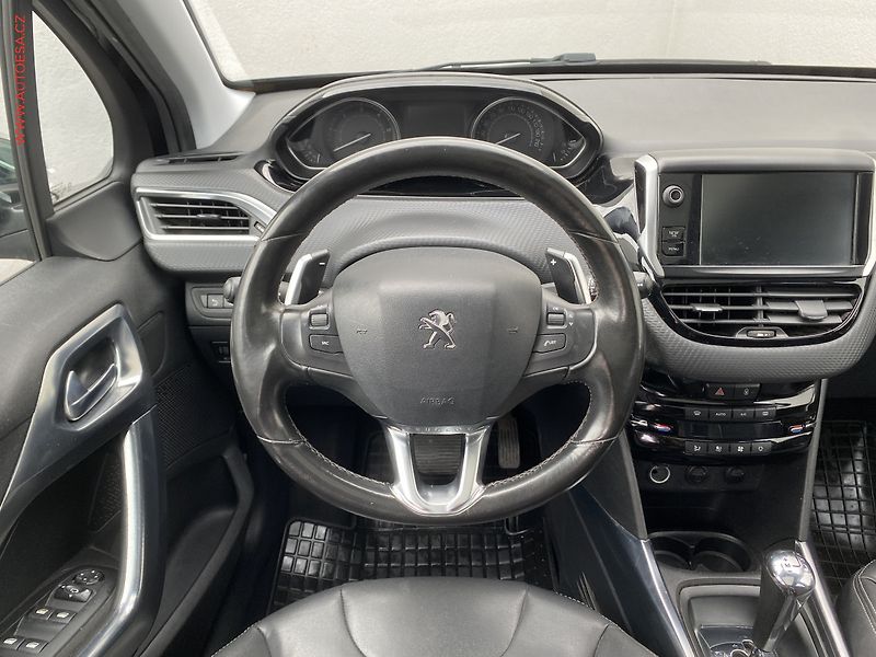 Peugeot 2008 (2013) 1.6 e-HDI, AT, panor. park - fotka 11 z 17