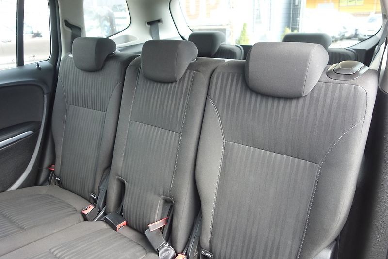 Opel Zafira 2,0DCi 96kW ČR ! 7 MÍST ! - fotka 22 z 38