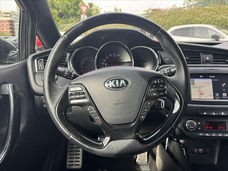 Kia Ceed 1,0 TGDi GT Line NAVI KAMERA - fotka 16 z 38
