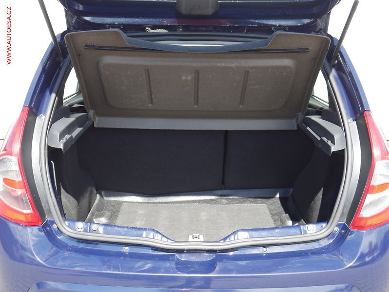 Dacia Sandero (2012) 1.2i, 1.maj,ČR, Klima - fotka 7 z 14