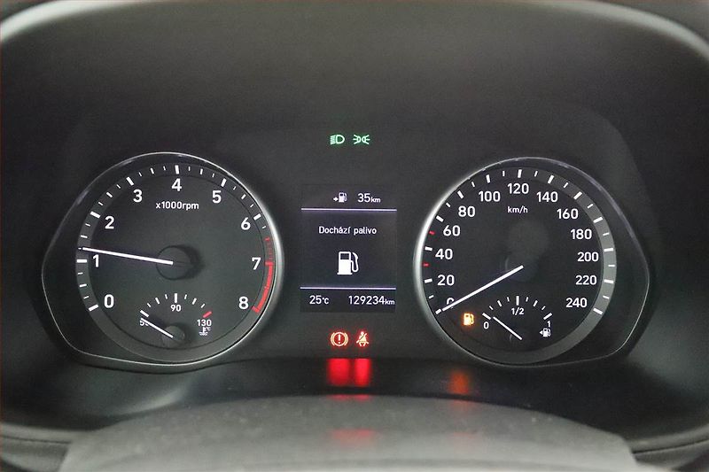 Hyundai i30 (2017) 1.0 T-GDI, Tempomat - fotka 9 z 13
