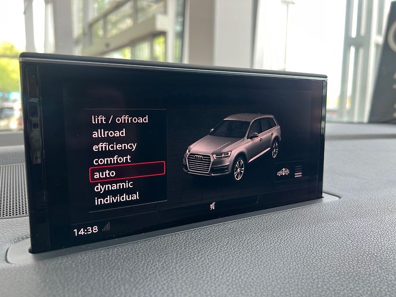 Audi Q7 S-line  50TDI 210kW - fotka 9 z 21