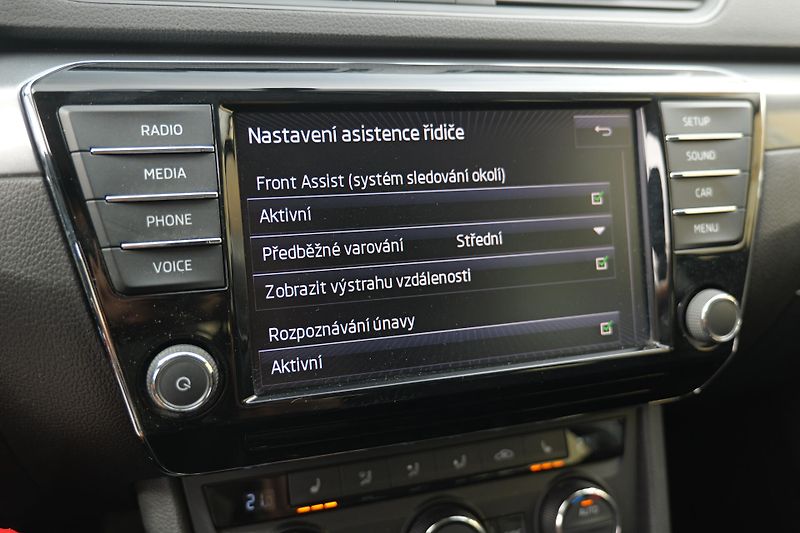 Škoda Superb 1.4 TSI DAB 19 Tažné - fotka 31 z 35