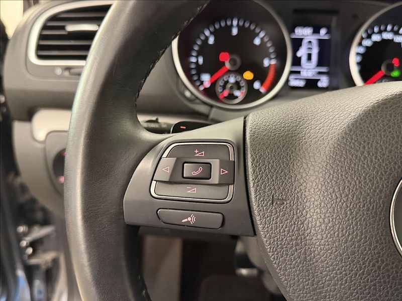 Volkswagen Golf 1,6 TDi 77 KW DSG NAVI PDC - fotka 14 z 31