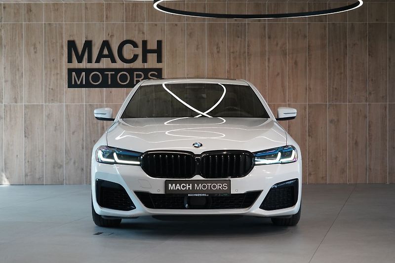 BMW Řada 5 M550i xDrive, Nezávislé, Laser - fotka 3 z 50