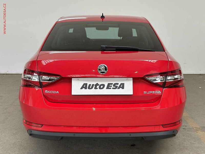 Škoda Superb (2018) 2.0 TDi, ČR, Ambition, xenon - fotka 5 z 19