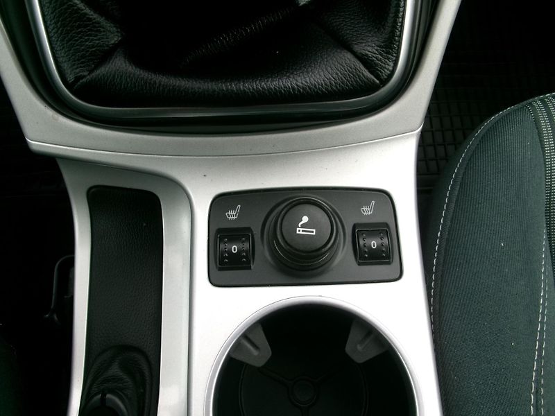 Ford C-MAX (2011) 2,0TDCi NAVI AC BT TEMP  - fotka 22 z 23