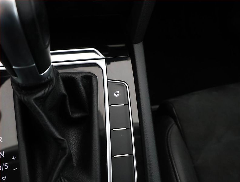 Volkswagen Passat (2017) 2.0 TDI, Automat, Kůže, Navi - fotka 13 z 21