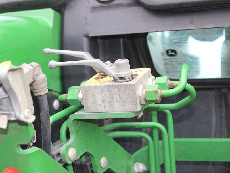 John Deere 5125R - fotka 9 z 19