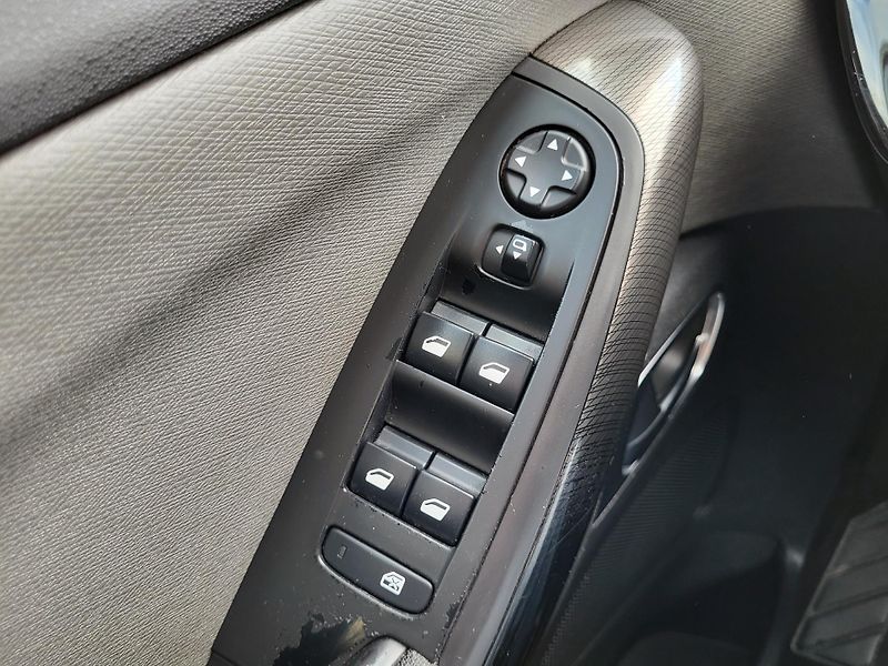 Citroën Grand C4 Picasso 2.0 eHDi autom EXCLUSIVE 7míst - fotka 20 z 48