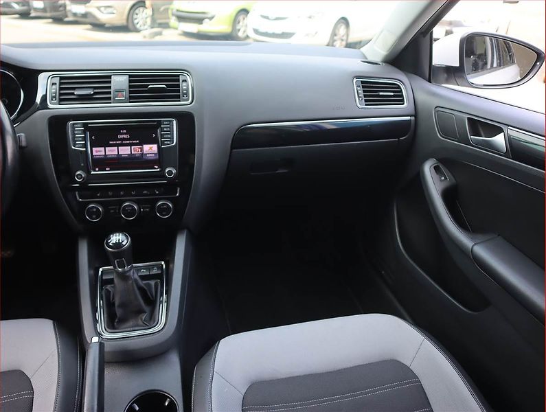Volkswagen Jetta (2017) 1.4 TSI, Serv.kniha, Tempomat - fotka 8 z 18