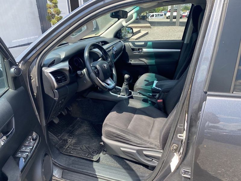 Toyota Hilux 2.4D, ČR, Active, tažné - fotka 9 z 29
