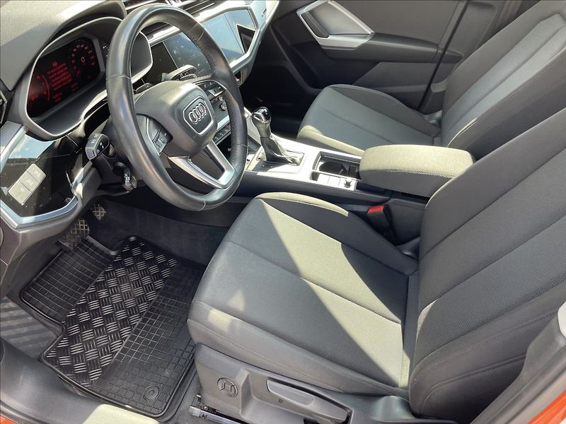 Audi Q3 35TFSI 110KW AUTOMAT,ČR. - fotka 19 z 28