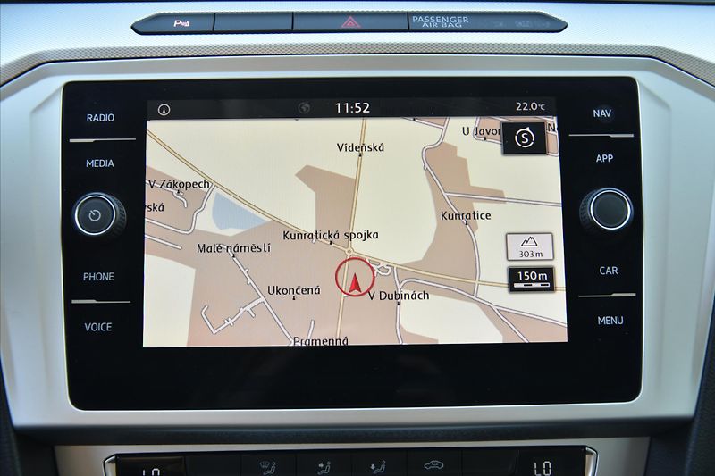 Volkswagen Passat 1.6TDi LED NAVIGACE TAŽNÉ - fotka 17 z 28