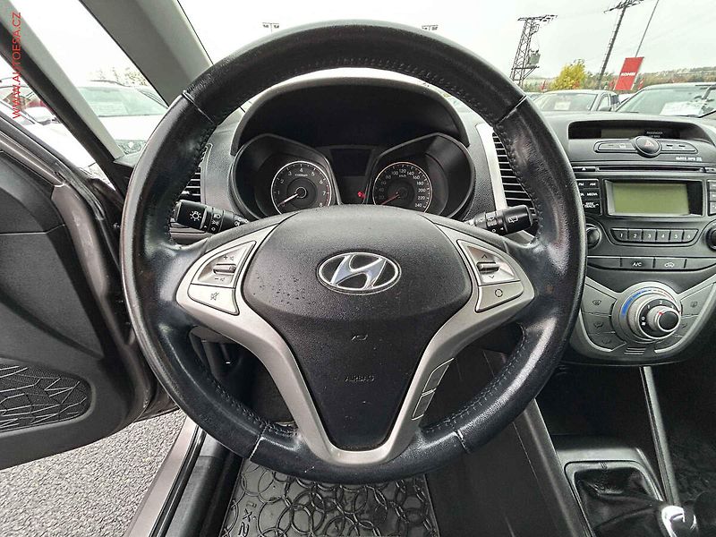 Hyundai ix20 (2015) 1.4 CVVT, 2.maj,ČR, AC, temp - fotka 12 z 17