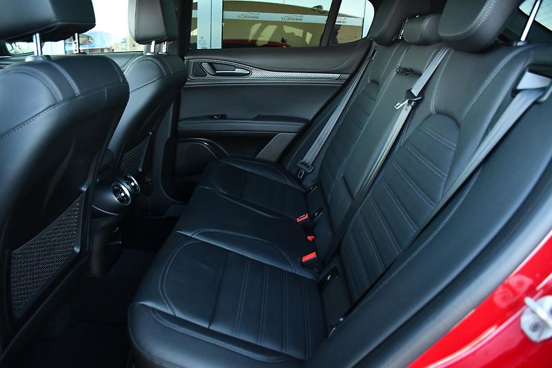 Alfa Romeo Stelvio 2.9V6 Bi-T.382 kW QUADRIFOGLIO - fotka 19 z 45