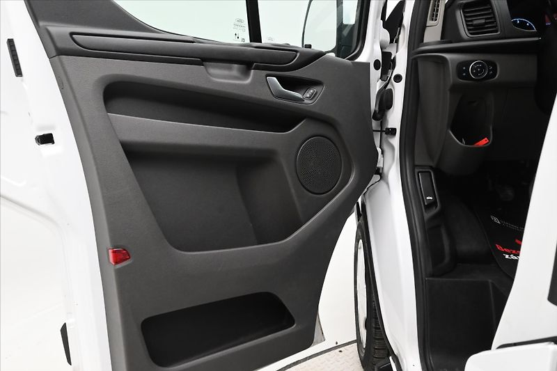 Ford Transit Custom 2,0 ECOBLUE 96KW L2H1 Záruka a - fotka 23 z 29