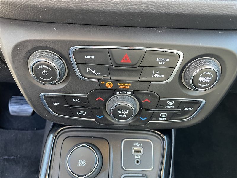 Jeep Compass 1,4 T 125kw AT9 4x4 Limited - fotka 17 z 32