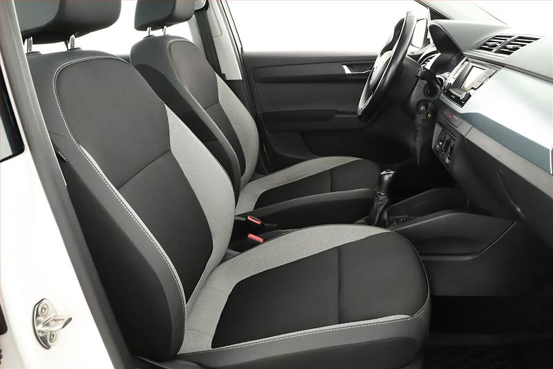 Škoda Fabia (2018) 1.0 TSI, Park. senzory - fotka 7 z 11