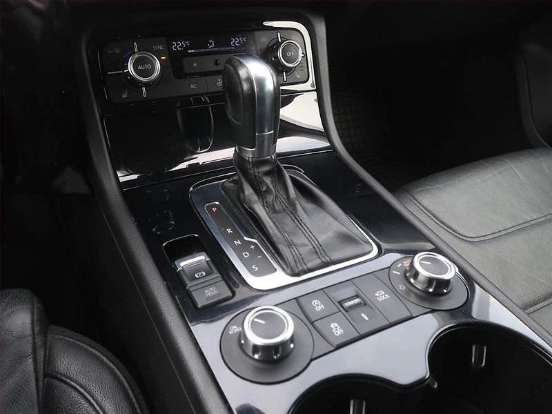 Volkswagen Touareg (2011) 3.0 TDI, 4X4, Automat - fotka 13 z 16