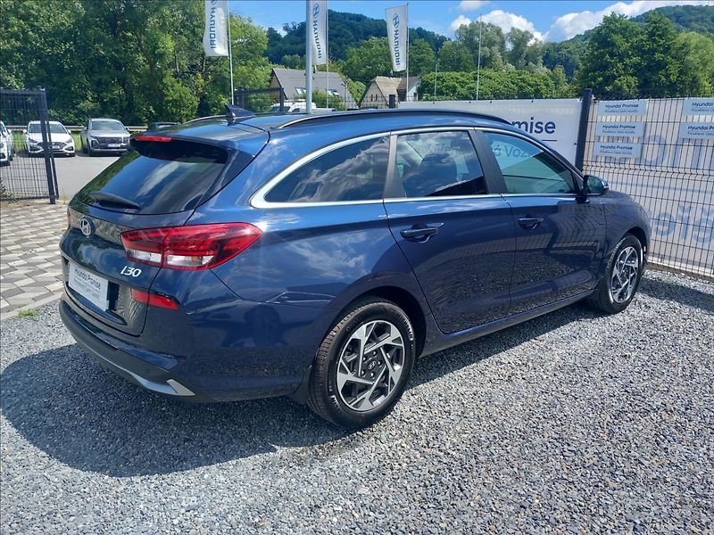Hyundai i30 1,0 T-GDi, MT STYLE SAFETY - fotka 8 z 25