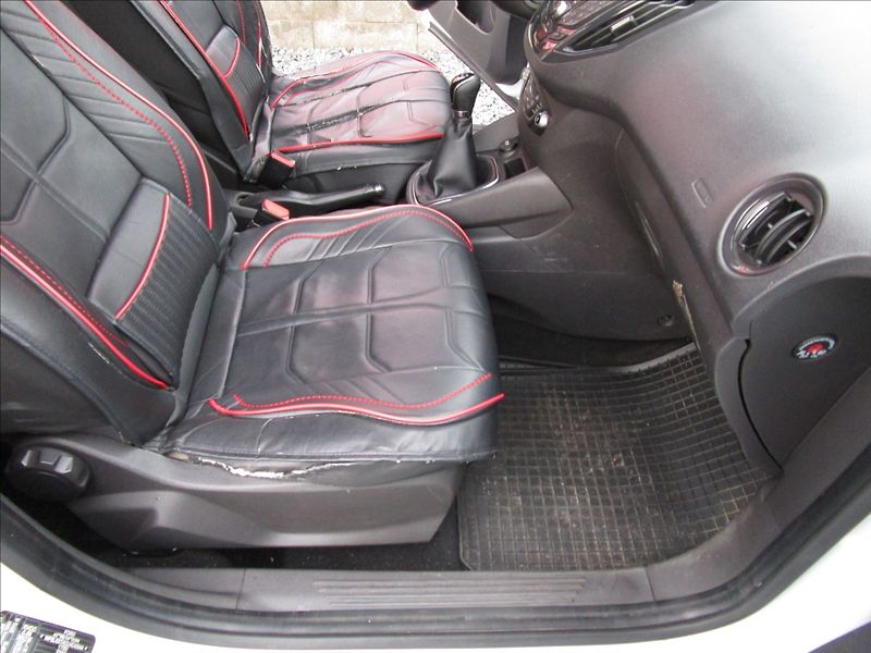 Ford Tourneo Courier 1.5TDCi Titanium, 2. maj. - fotka 16 z 40