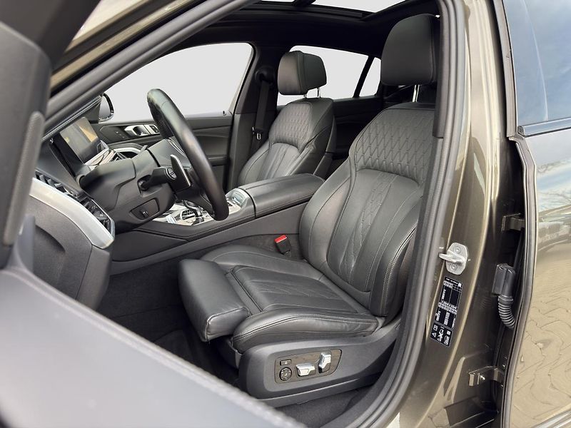 BMW X6 M50i - fotka 8 z 20