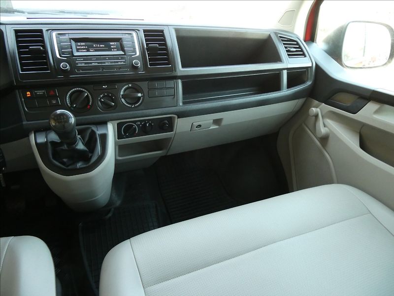 Volkswagen Transporter 2,0 TDi 75kW 9.míst, serviska - fotka 27 z 43