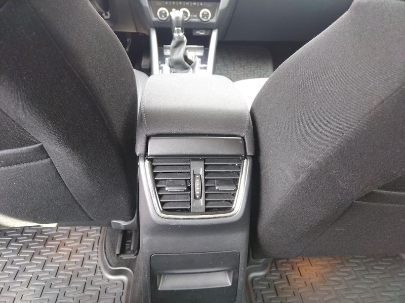 Škoda Octavia COMBI 1.6 TDi STYLE - fotka 24 z 30