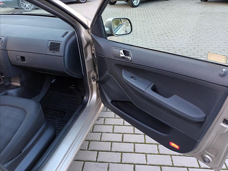 Škoda Fabia 1,4 16V,55KW,ČR,KLIMA,TEMPOMAT - fotka 21 z 35