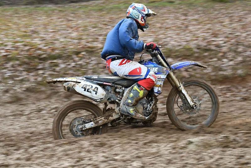 Obrovská motokrosová rodina ze Stříbrska se sešla hned na Nový rok na Terénu sv. Petra. A bylo z toho parádní odpoledne.
