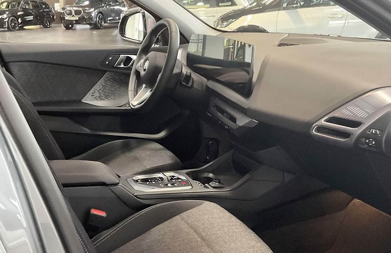 BMW Řada 1 120 M-Sport design Pano Kamer - fotka 5 z 9
