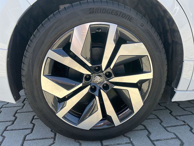 Škoda Enyaq (2025) 82 kWh 210kW Sportline 85 - fotka 27 z 27