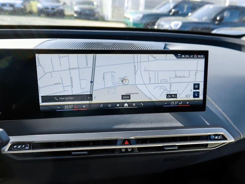 BMW iX xDrive40 Sport Vzduch Pano HuD - fotka 11 z 13