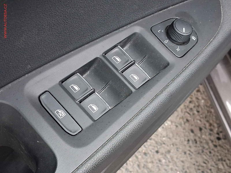 Seat Leon (2014) 1.4 TSi, FR, výhřev sed - fotka 11 z 16