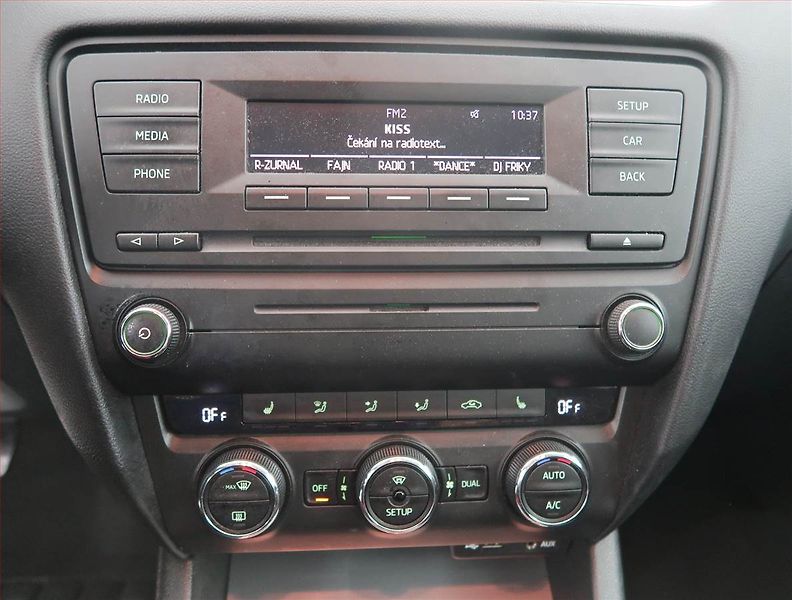 Škoda Octavia (2013) 2.0 TDI, Tempomat - fotka 12 z 18