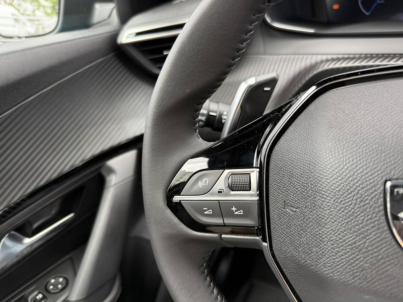 Peugeot 2008 (2026) ALLURE Hybrid  1,2 145 e-DCS6 - fotka 14 z 22