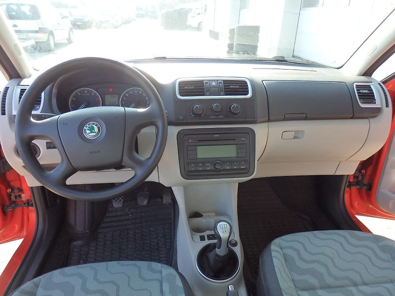 Škoda Fabia 1.2 HTP 51 kW KLIMATIZACE - fotka 11 z 15