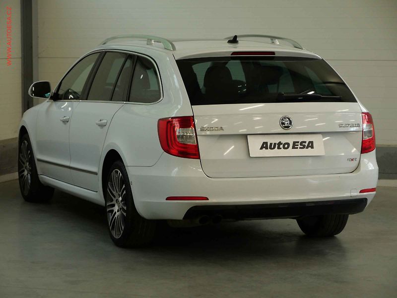 Škoda Superb (2014) 2.0 TDi 4x4, ČR, Elegance - fotka 6 z 24