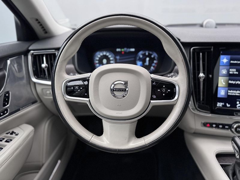 Volvo V90 CC D5 AWD PRO POLESTAR CZ AUT  - fotka 3 z 42