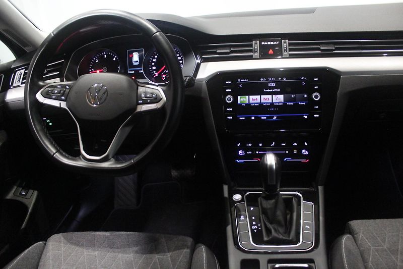 Volkswagen Passat (2023) 110kW, Tažné, Nezávislé topení - fotka 18 z 34