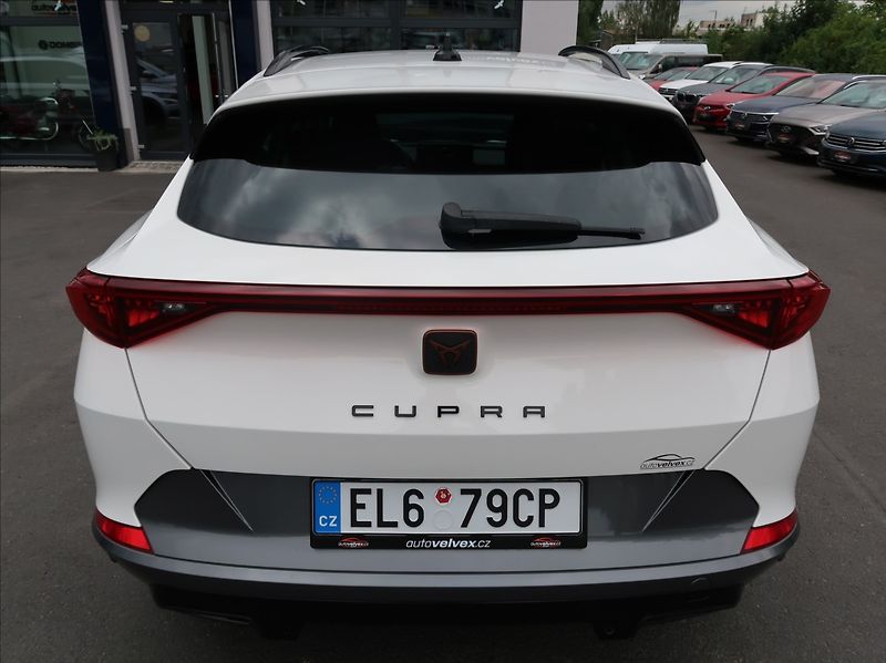 Cupra Formentor 1,4 TSi,150kW,e-Hybrid,DPH - fotka 7 z 29
